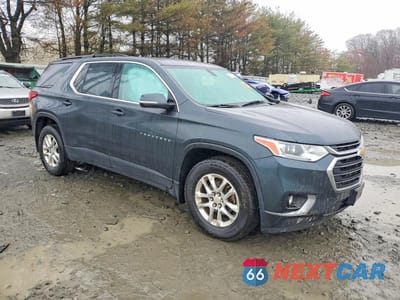 Czwarte zdjęcie samochodu z boku: 2019 CHEVROLET TRAVERSE LT VIN:1GNERGKW5KJ285918 - miniatura