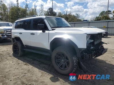 Czwarte zdjęcie samochodu z boku: 2024 TOYOTA LAND CRUISER BASE VIN:JTEABFAJ3R5003513 - miniatura
