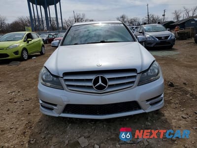 Piąte zdjęcie samochodu w środku: 2012 MERCEDES-BENZ C 250 VIN:WDDGF4HB2CR191064 - miniatura