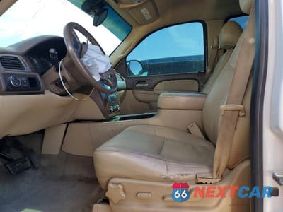 Zdjęcie 7 z 13 samochodu: 2012 CHEVROLET SUBURBAN C1500 LT VIN:1GNSCJE09CR291250 - miniatura