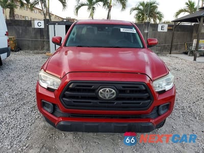 Piąte zdjęcie samochodu w środku: 2019 TOYOTA TACOMA SR VIN:5TFAX5GN3KX145946 - miniatura