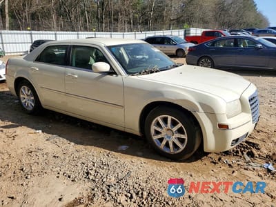Czwarte zdjęcie samochodu z boku: 2008 CHRYSLER 300 TOURING VIN:2C3LA53GX8H223738 - miniatura