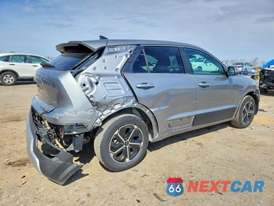 Trzecie zdjęcie samochodu z tyłu: 2026 KIA NIRO LX VIN:KNDCP3LE0T5319522 - miniatura