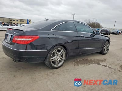 Trzecie zdjęcie samochodu z tyłu: 2013 MERCEDES-BENZ E 350 VIN:WDDKJ5KB5DF198326 - miniatura