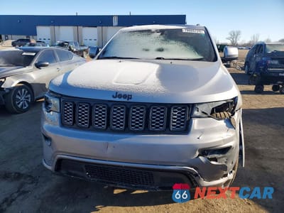 Piąte zdjęcie samochodu w środku: 2020 JEEP GRAND CHEROKEE LAREDO VIN:1C4RJFAG8LC158883 - miniatura