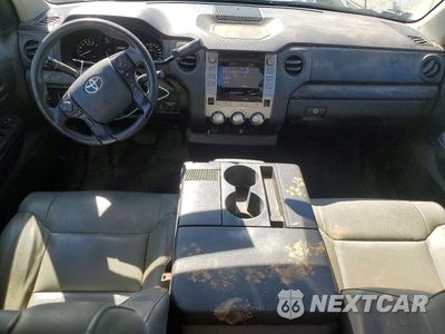Zdjęcie 8 z 11 samochodu: 2018 TOYOTA TUNDRA SR VIN:5TFTY5F12JX010363 - miniatura