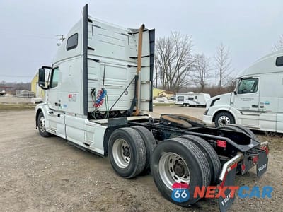 Trzecie zdjęcie samochodu z tyłu: 2018 VOLVO VN VNL VIN:4V4NC9EH9JN896145 - miniatura