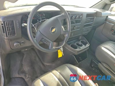 Zdjęcie 8 z 13 samochodu: 2017 CHEVROLET EXPRESS G2500 VIN:1GCWGAFF6H1120415 - miniatura