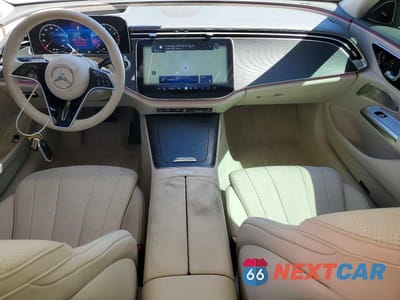 Zdjęcie 8 z 12 samochodu: 2024 MERCEDES-BENZ E 350 4MATIC VIN:W1KLF4HBXRA057053 - miniatura