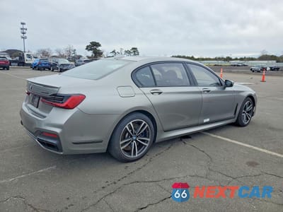Trzecie zdjęcie samochodu z tyłu: 2022 BMW M760 XI VIN:WBA7U6C06NCH01245 - miniatura