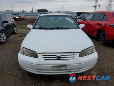 Piąte zdjęcie samochodu w środku: 1999 TOYOTA CAMRY LE VIN:4T1BG28K1XU391891 - miniatura