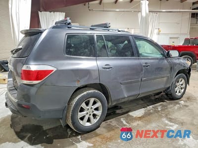 Trzecie zdjęcie samochodu z tyłu: 2011 TOYOTA HIGHLANDER BASE VIN:5TDBK3EH3BS060406 - miniatura