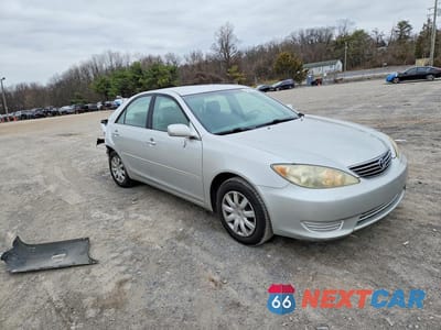 Czwarte zdjęcie samochodu z boku: 2005 TOYOTA CAMRY LE VIN:4T1BE30K05U984372 - miniatura