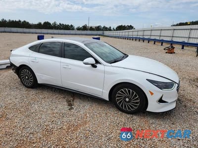 Czwarte zdjęcie samochodu z boku: 2023 HYUNDAI SONATA HYBRID LIMITED VIN:KMHL54JJ6PA078618 - miniatura