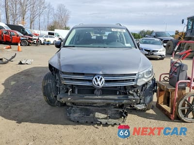Piąte zdjęcie samochodu w środku: 2016 VOLKSWAGEN TIGUAN S VIN:WVGBV7AX6GW615380 - miniatura
