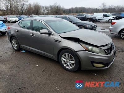 Czwarte zdjęcie samochodu z boku: 2013 KIA OPTIMA LX VIN:5XXGM4A78DG123118 - miniatura