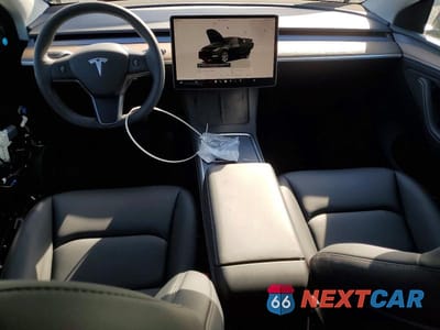 Zdjęcie 8 z 13 samochodu: 2024 TESLA MODEL Y VIN:7SAYGDEE9RA275567 - miniatura