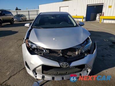Piąte zdjęcie samochodu w środku: 2017 TOYOTA COROLLA LE VIN:5YFBURHEXHP650036 - miniatura