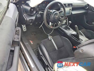 Zdjęcie 8 z 12 samochodu: 2025 TOYOTA GR86 PREMIUM VIN:JF1ZNBE17S9752644 - miniatura
