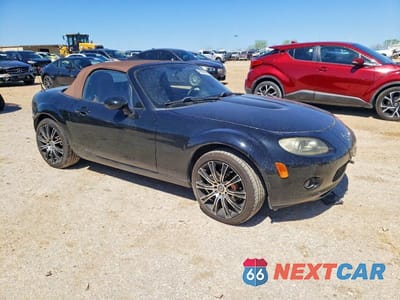 Czwarte zdjęcie samochodu z boku: 2006 MAZDA MX-5 MIATA VIN:JM1NC25F160112546 - miniatura