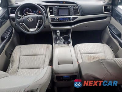 Zdjęcie 8 z 13 samochodu: 2015 TOYOTA HIGHLANDER VIN:5TDBKRFH9FS086029 - miniatura