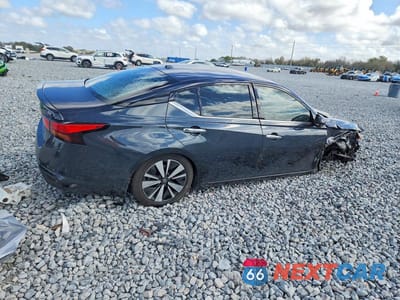 Trzecie zdjęcie samochodu z tyłu: 2020 NISSAN ALTIMA 2.5 SV VIN:1N4BL4DV8LC248728 - miniatura