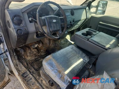 Zdjęcie 8 z 13 samochodu: 2013 FORD F450 SUPER DUTY VIN:1FDUF4GY8DEB21026 - miniatura
