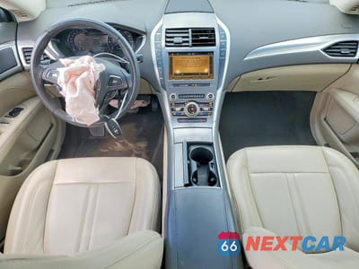 Zdjęcie 8 z 13 samochodu: 2019 LINCOLN MKZ VIN:3LN6L5A98KR619133 - miniatura