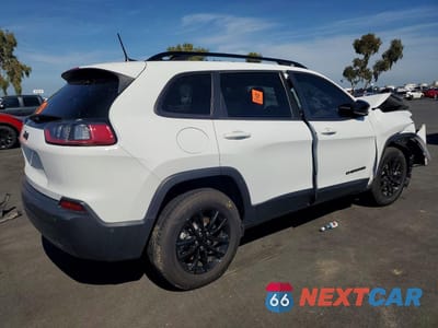 Trzecie zdjęcie samochodu z tyłu: 2023 JEEP CHEROKEE ALTITUDE LUX VIN:1C4PJMMB2PD113689 - miniatura