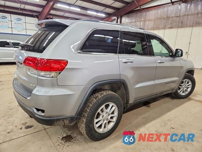 Trzecie zdjęcie samochodu z tyłu: 2018 JEEP GRAND CHEROKEE LAREDO VIN:1C4RJFAG2JC156897 - miniatura