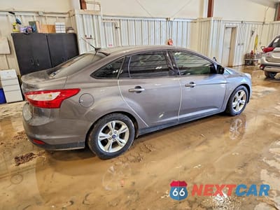 Trzecie zdjęcie samochodu z tyłu: 2014 FORD FOCUS SE VIN:1FADP3F26EL360599 - miniatura