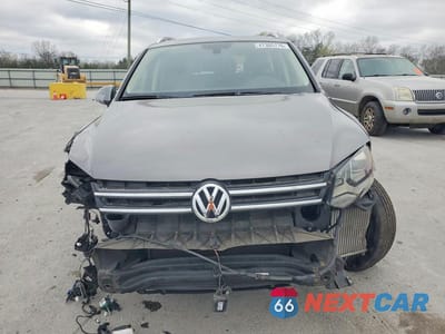 Piąte zdjęcie samochodu w środku: 2011 VOLKSWAGEN TOUAREG V6 TDI VIN:WVGFK9BP3BD007485 - miniatura