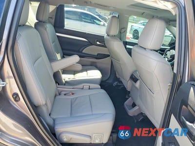 Zdjęcie 11 z 12 samochodu: 2019 TOYOTA HIGHLANDER XLE VIN:5TDJZRFH6KS715022 - miniatura