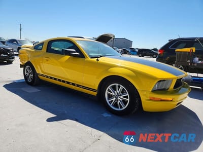 Czwarte zdjęcie samochodu z boku: 2005 FORD MUSTANG VIN:1ZVFT80N255123656 - miniatura