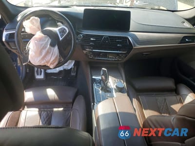 Zdjęcie 8 z 12 samochodu: 2022 BMW M550XI VIN:WBA13BK0XNCJ16197 - miniatura