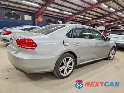 Trzecie zdjęcie samochodu z tyłu: 2014 VOLKSWAGEN PASSAT SE VIN:1VWBN7A33EC099315 - miniatura