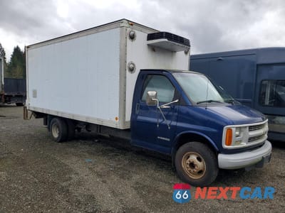 Czwarte zdjęcie samochodu z boku: 2002 CHEVROLET EXPRESS G3500 VIN:1GBJG31R621172985 - miniatura