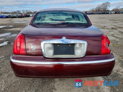 Zdjęcie 6 z 12 samochodu: 2000 LINCOLN TOWN CAR SIGNATURE VIN:1LNHM82W1YY794281 - miniatura