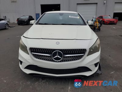 Piąte zdjęcie samochodu w środku: 2015 MERCEDES-BENZ CLA 250 VIN:WDDSJ4EB4FN254996 - miniatura