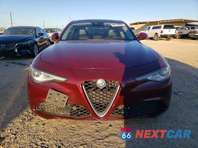 Piąte zdjęcie samochodu w środku: 2017 ALFA ROMEO GIULIA TI VIN:ZARFAECN8H7558599 - miniatura