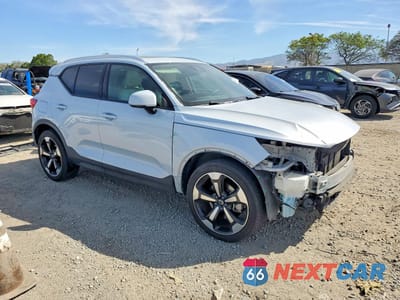 Czwarte zdjęcie samochodu z boku: 2020 VOLVO XC40 T5 MOMENTUM VIN:YV4162UK9L2246402 - miniatura