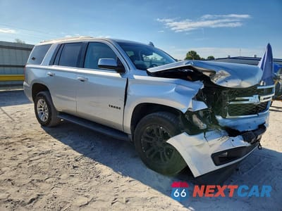 Czwarte zdjęcie samochodu z boku: 2018 CHEVROLET TAHOE C1500 LT VIN:1GNSCBKC4JR289049 - miniatura