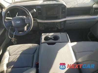 Zdjęcie 8 z 12 samochodu: 2024 FORD F350 SUPER DUTY UTILITY / SERVICE TRUCK VIN:1FD8X3FN8REE87916 - miniatura