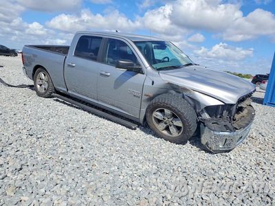 Czwarte zdjęcie samochodu z boku: 2019 RAM 1500 CLASSIC SLT VIN:1C6RR6TTXKS683250 - miniatura