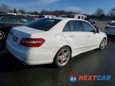 Trzecie zdjęcie samochodu z tyłu: 2013 MERCEDES-BENZ E 350 4MATIC VIN:WDDHF8JB7DA681070 - miniatura