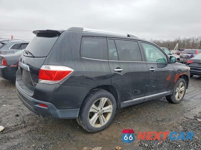 Trzecie zdjęcie samochodu z tyłu: 2012 TOYOTA HIGHLANDER VIN:5TDDK3EH2CS131105 - miniatura