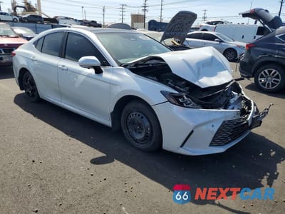 Czwarte zdjęcie samochodu z boku: 2025 TOYOTA CAMRY XLE VIN:4T1DBADK0SU025968 - miniatura