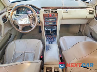 Zdjęcie 8 z 11 samochodu: 2001 MERCEDES-BENZ E 320 VIN:WDBJF65J81B343974 - miniatura