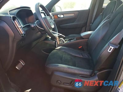 Zdjęcie 7 z 13 samochodu: 2022 VOLVO XC40 T5 R-DESIGN VIN:YV4162UM6N2719399 - miniatura