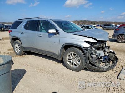 Czwarte zdjęcie samochodu z boku: 2020 CHEVROLET TRAVERSE LT VIN:1GNEVGKW0LJ242603 - miniatura